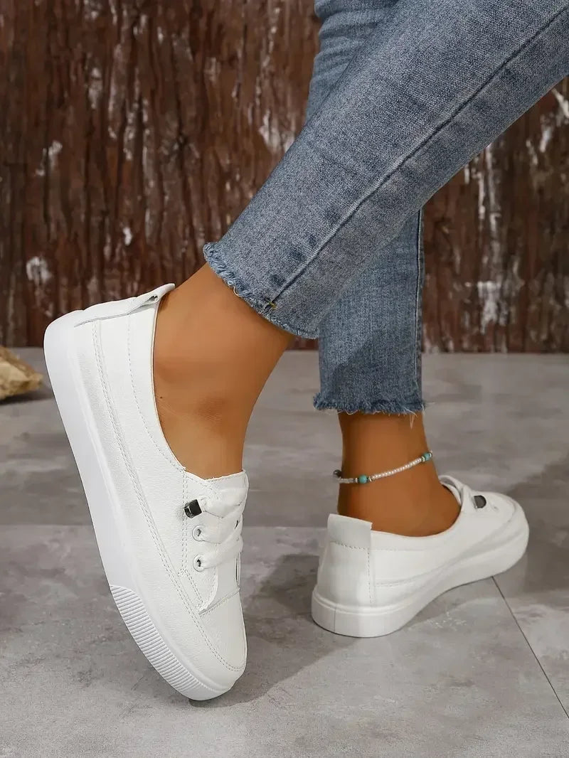 Solevia - Women's Casual Round Toe Flat Shoes with Lace-Up Design
