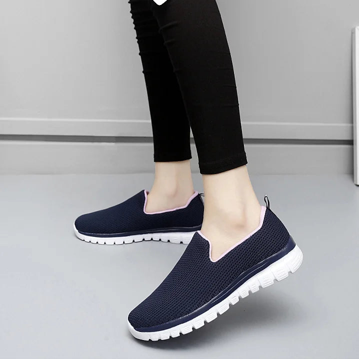 AirStride™ | Women’s Breathable Slip-On Wide Sneakers
