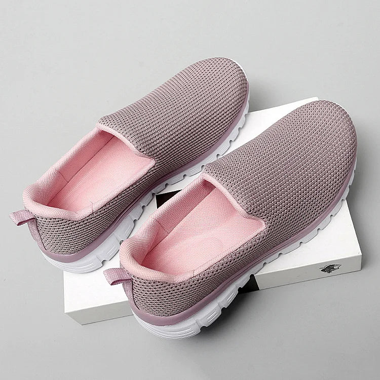 AirStride™ | Women’s Breathable Slip-On Wide Sneakers