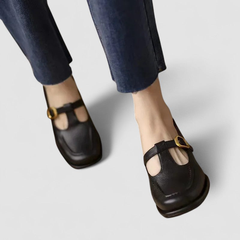 Kyrahnae | Vintage T-Strap Pumps – Comfort & Style