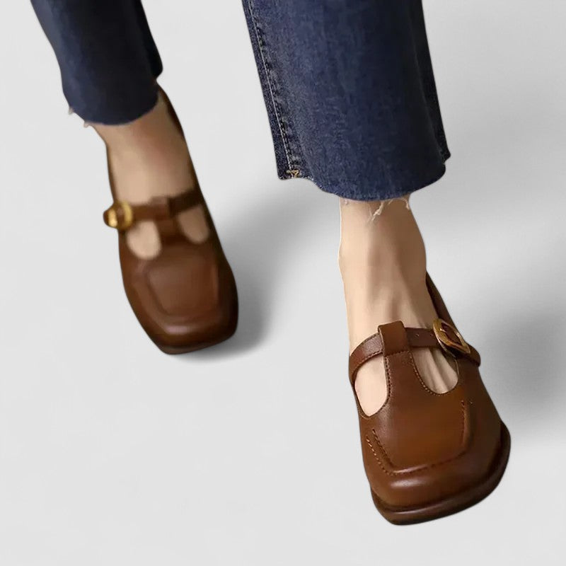 Kyrahnae | Vintage T-Strap Pumps – Comfort & Style