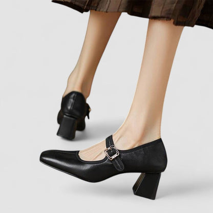 Hyreanne | Vintage Mary Jane Heels